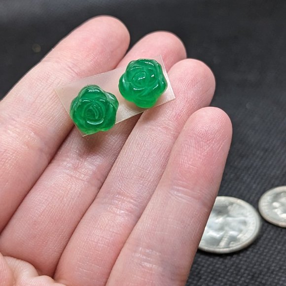 Jade carved earrings - Picture 2 of 4